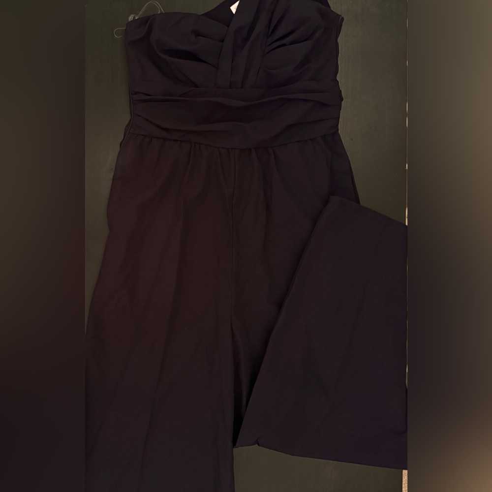 NWT Vestique Black One Shoulder Romper 🖤 - Small